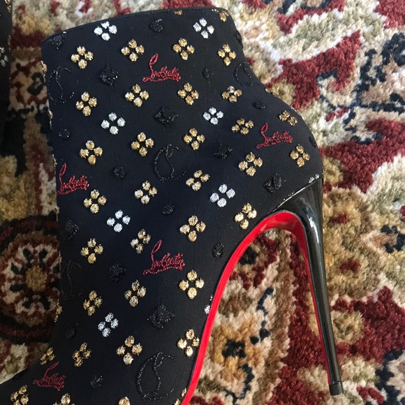 CHRISTIAN LOUBOUTIN Flower Embossed So Kate Booty - Picture 6 of 8